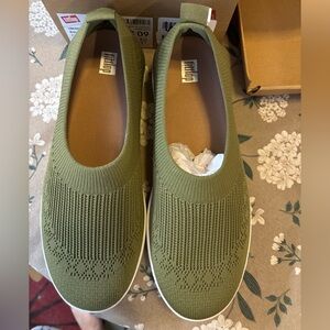 Fit flops olive green slipons. NIB size 9 medium or eu 41.
